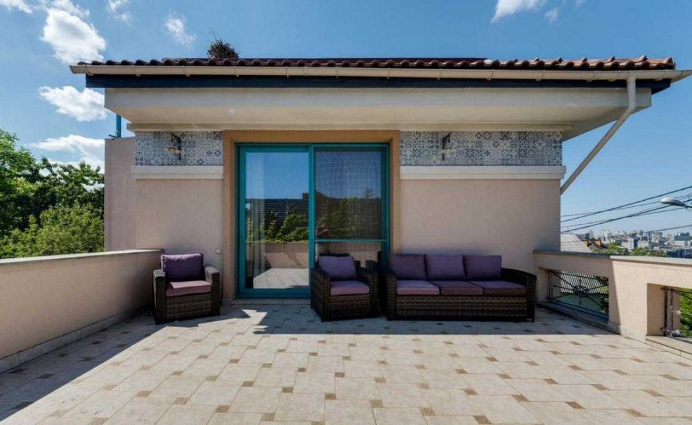 Продаж затишного маєтку в центрі Києва.