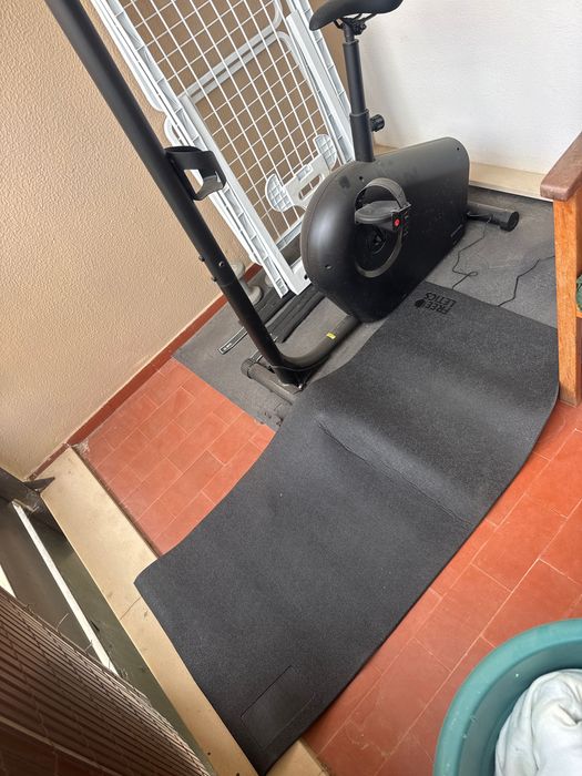 Bicicleta estática e acessórios