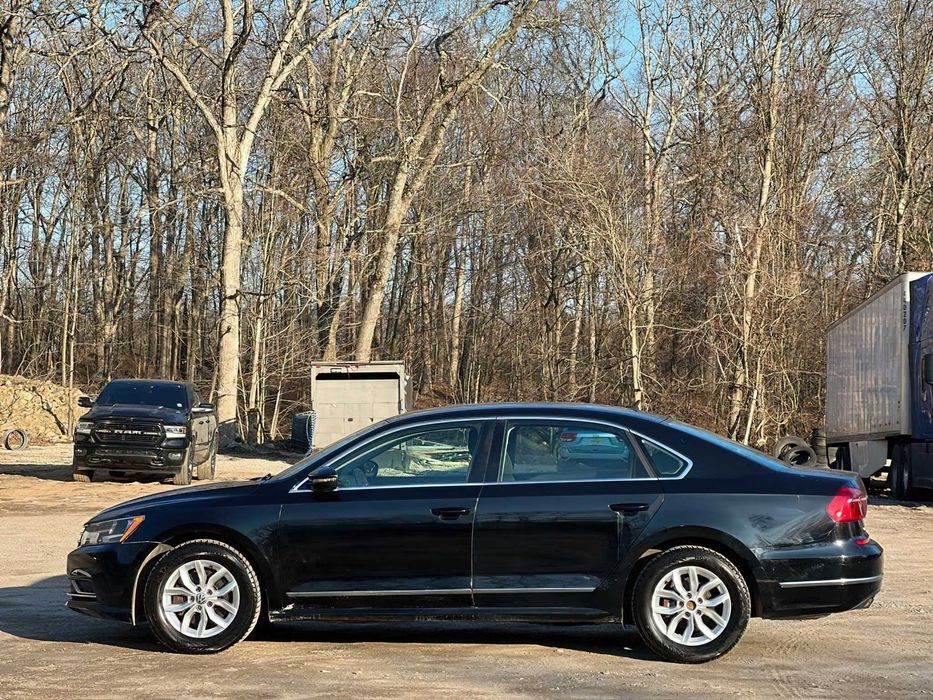 Volkswagen Passat 2016 — авто з США, оригінальний пробіг | від $3 200