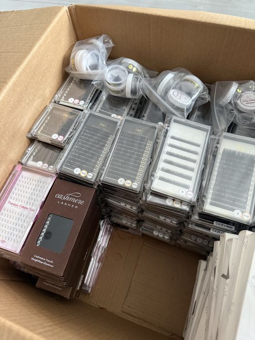 Zestaw rzęs box ponad 220 sztuk  rzęsy Wonder Lashes V lashes nowe