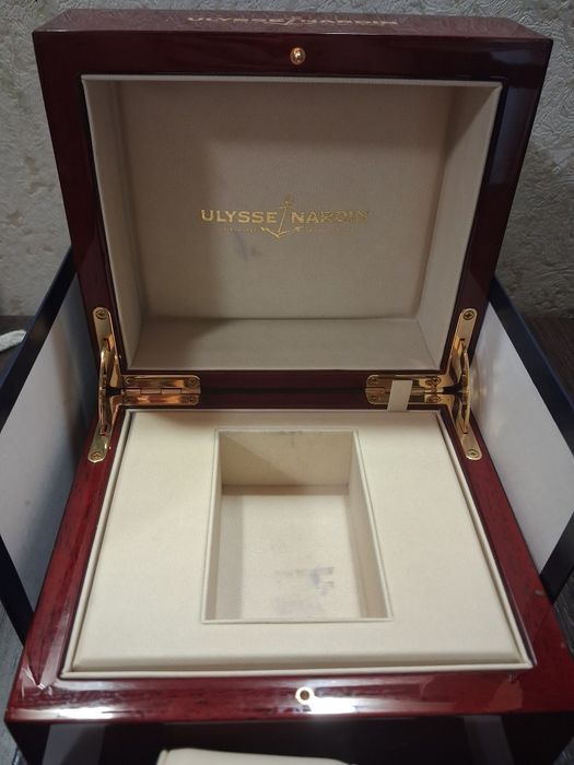 Коробка Ulysse Nardin