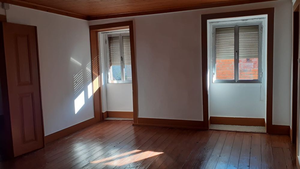 Moradia Rústica T4 com logradouro, jardim e anexos
