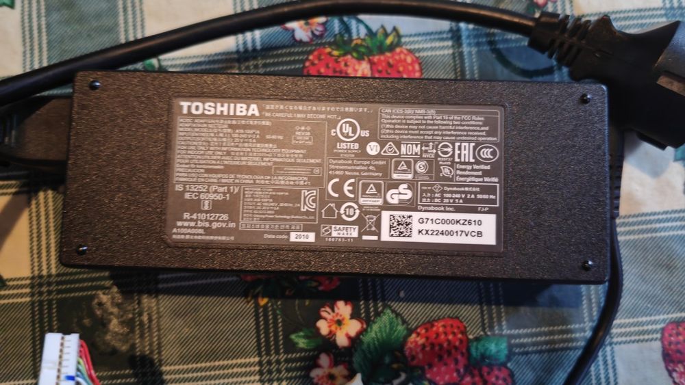 Carregador portátil Toshiba completo