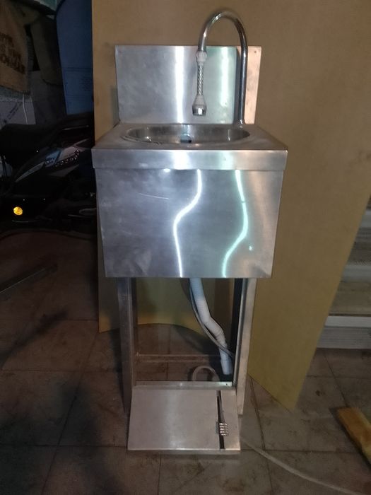 Lava mãos com pedal e torneira