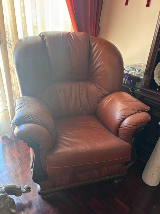 Sofas de Couro / Pele Genuina em Excelente Estado: Sofa-Cama de 3 lugares + 2 Cadeiroes + Banquinho