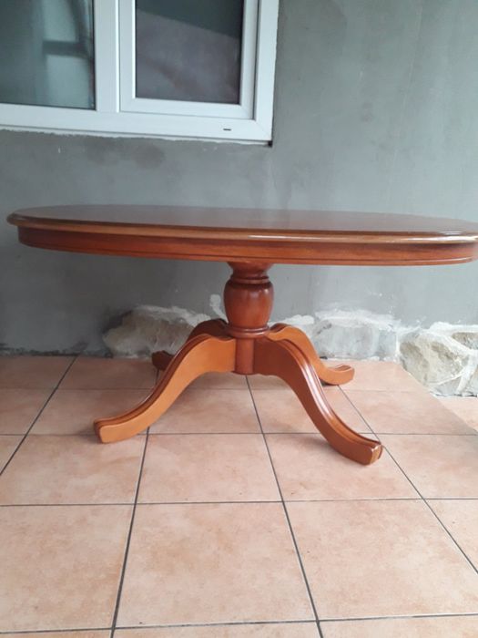 Столик ( країна виробник - Італія)