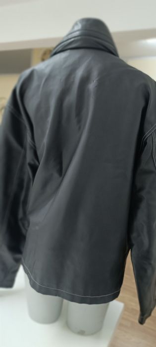 Casaco para usar com ou sem capuz. Para homem, em pele. Usado