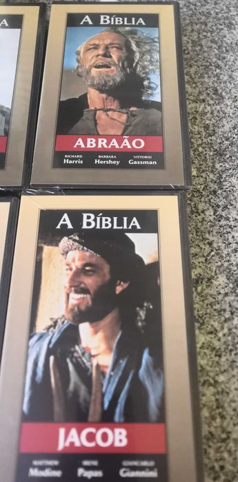 A Bíblia  cassetes fechadas e seladas