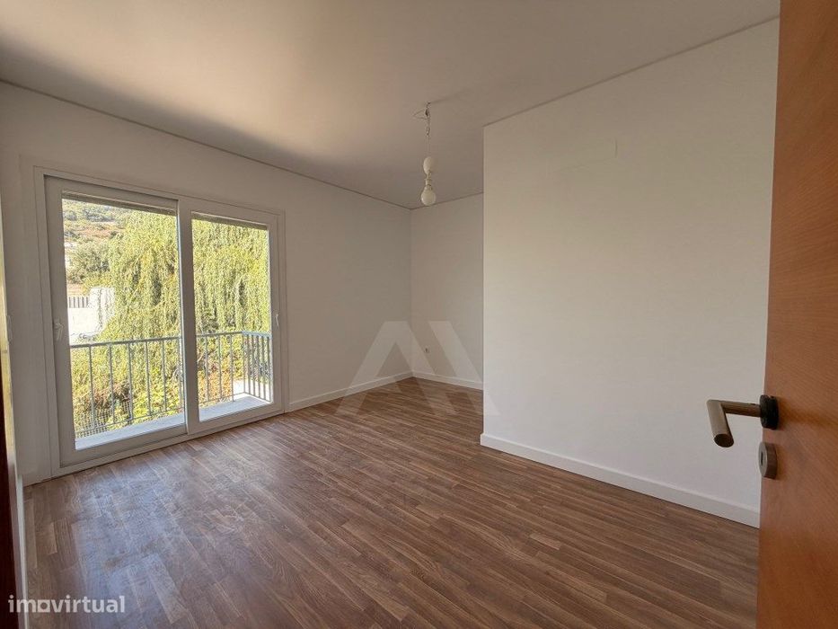 Moradia T4 em Mina de Água, Amadora