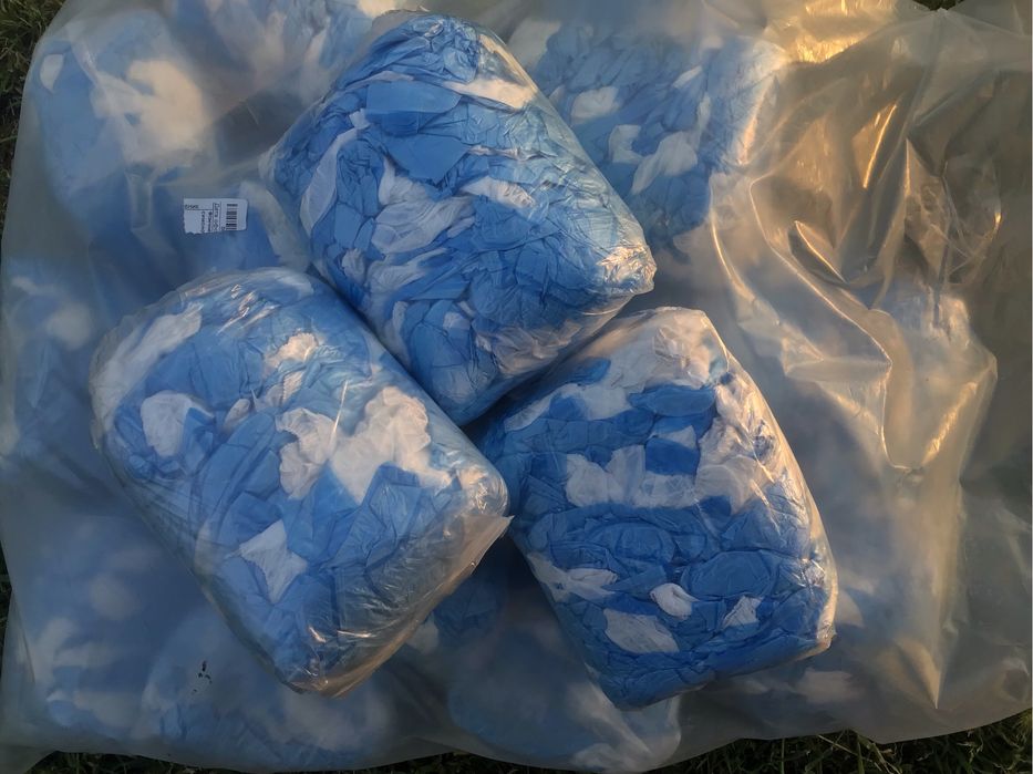 Бахилы и маски