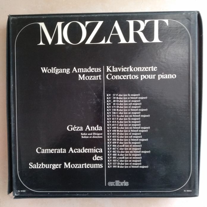 Coletânea de 12 LPs de concertos de piano de Mozart