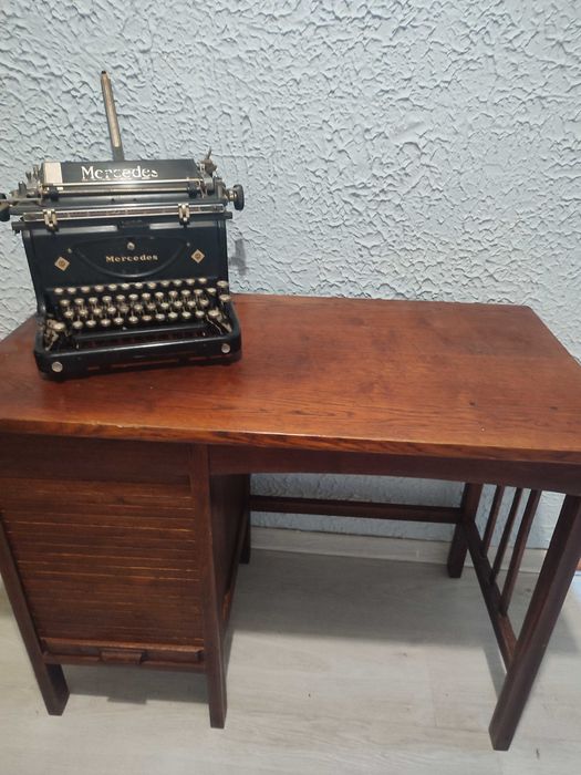 Antyki  witryna biurka fotele łòżko maszyna zegar Okazja