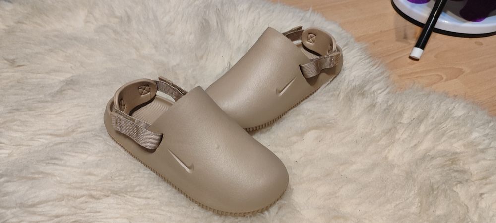 Hit chodaki  Nik klapki sandals logo R. 38/39 beż