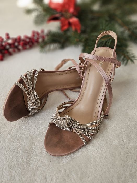Eleganckie sandałki nude z ozdobnym węzłem • Idealne na święta, wesele