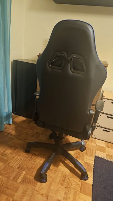 Cadeira azul e preta gamer
