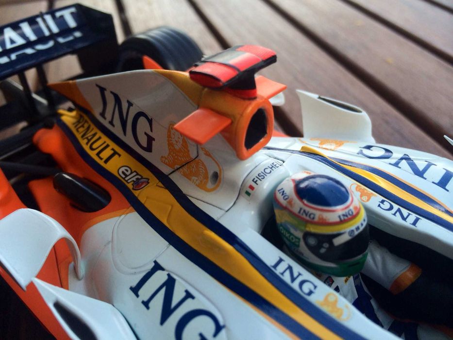 Hot Wheels 1:18 Giancarlo Fisichella Renault R27 F1 2007