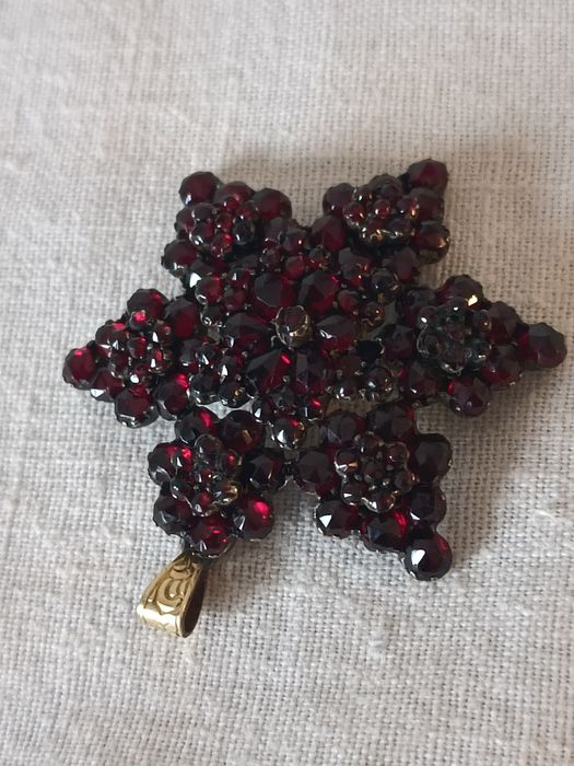 Гранаты  Кулон.Австро-Венрия.Роскошные пиропы