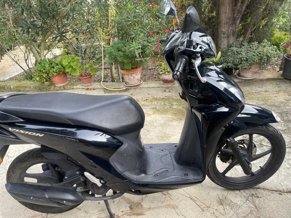 Vendo scooter Honda Vision 110cc ano 2022. consumos muitos baixos.