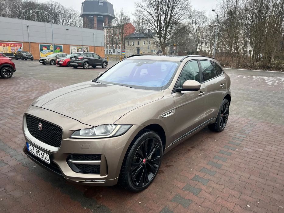 Jaguar F-Pace Headup Panorama dach el klapa Virtual kola 22 R-sport Grzane 4 kanapy