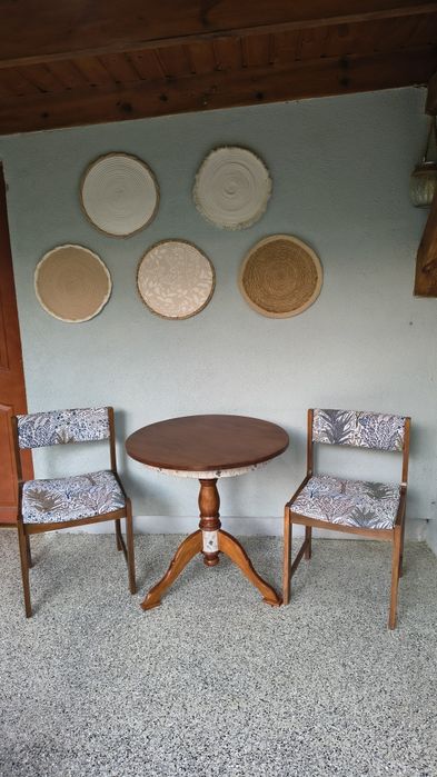 Komplet stolik z krzesłami