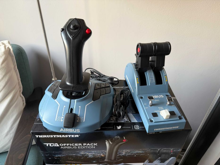 Joystick + Quadrante Thrustmaster TCA Officer Pack Airbus Edition PC