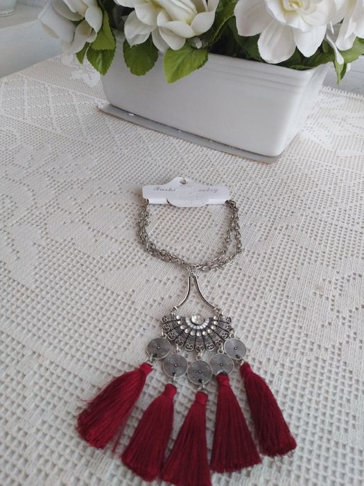 Colar boho chic prateado e bordeaux - Novo!