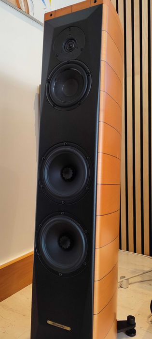 Sonus Faber Cremona M, colunas de chão, plenas de musicalidade, integração equilibrada do espectro sonoro, um produto de exceção (em estado imaculado)