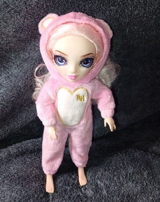 Лялька rainbow high junior high pj party белла