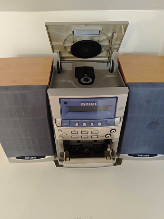 Mini system estéreo Aiwa, modelo LCX-337.