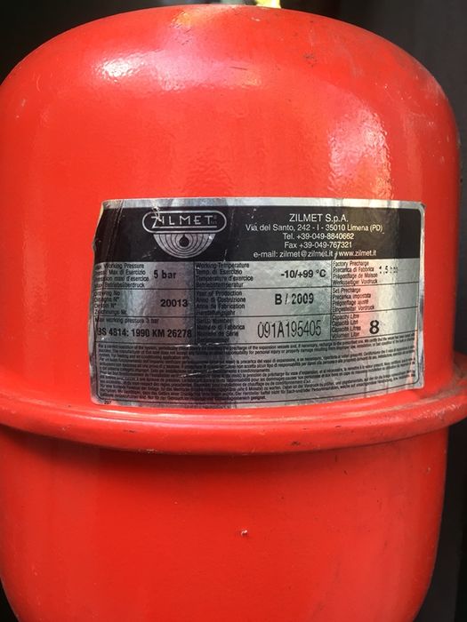 Расширительный бачок для системы отопления