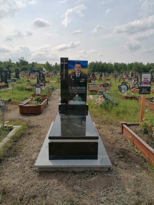 "Пам'ятники для вшанування героїв: індивідуальні рішення для військови