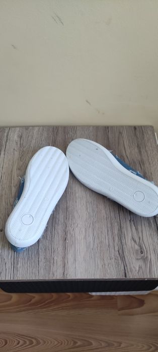 Nowe- Super wygodne tenisówki jens.