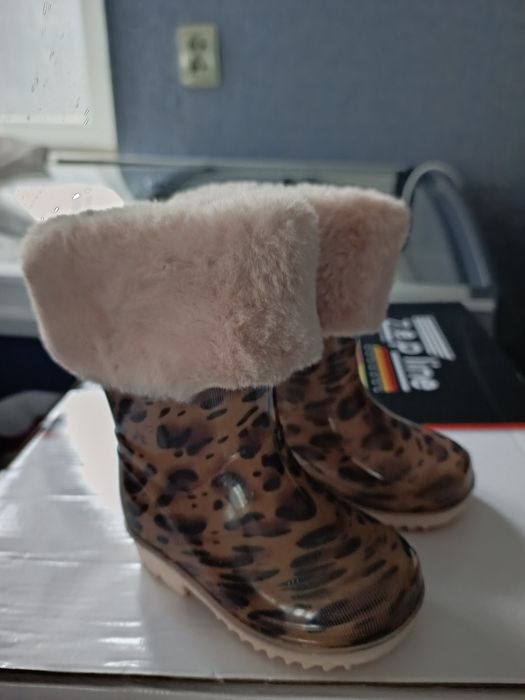 Сапожки для дівчинки