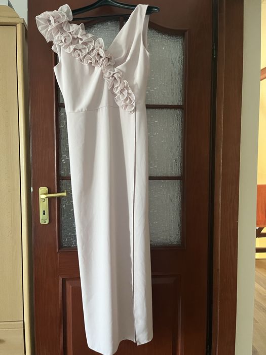 Piekna, elegancka sukienka na wesele