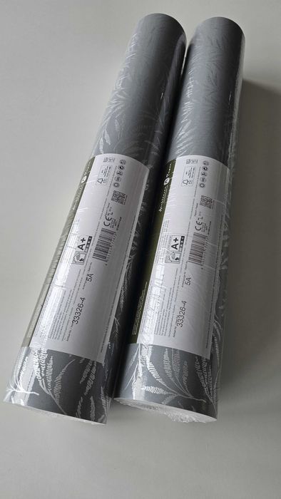 Tapety listki srebrne na szarym tle. Flizelina.