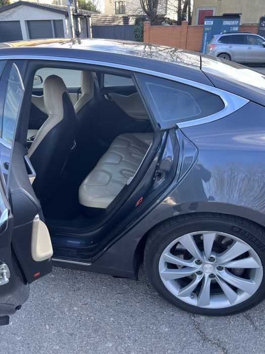 Tesla model s 2014