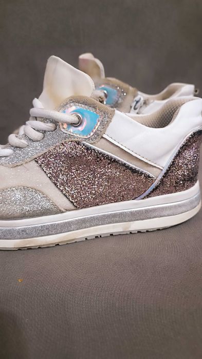 Кроссовки для девочки