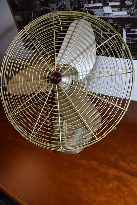 Ventoinha GE Vintage Dourada