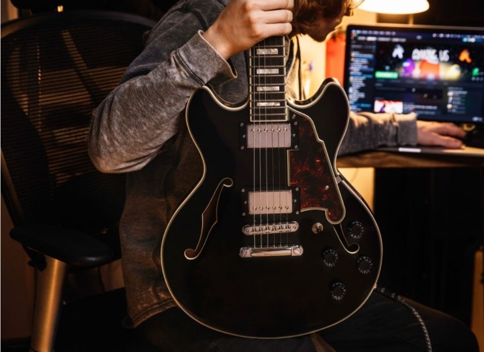 Guitarra D'Angelico Premier Mini DC semi-hollow  pickups Supro