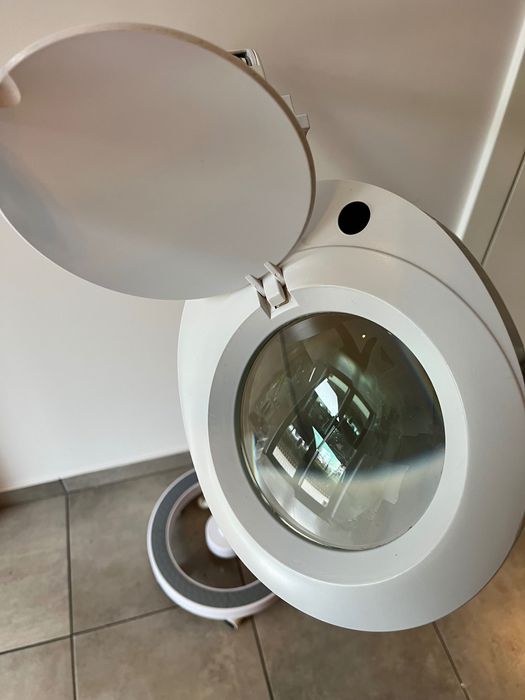 Sprzedam Lampa lupa Elegante 6014 60 led smd 5d ze statywem - używana.