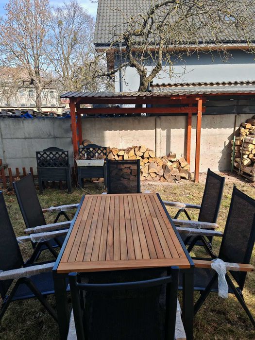 Zestaw mebli do ogrodu 6 krzeseł i stół drewniany