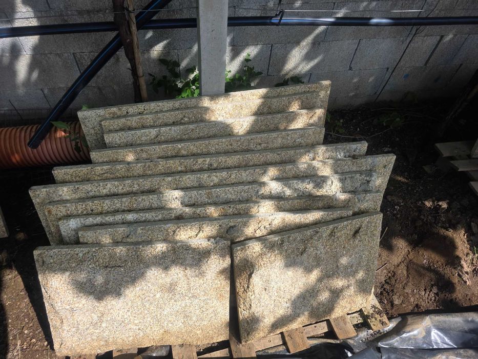 Pedra amarela escacilhada Mondim