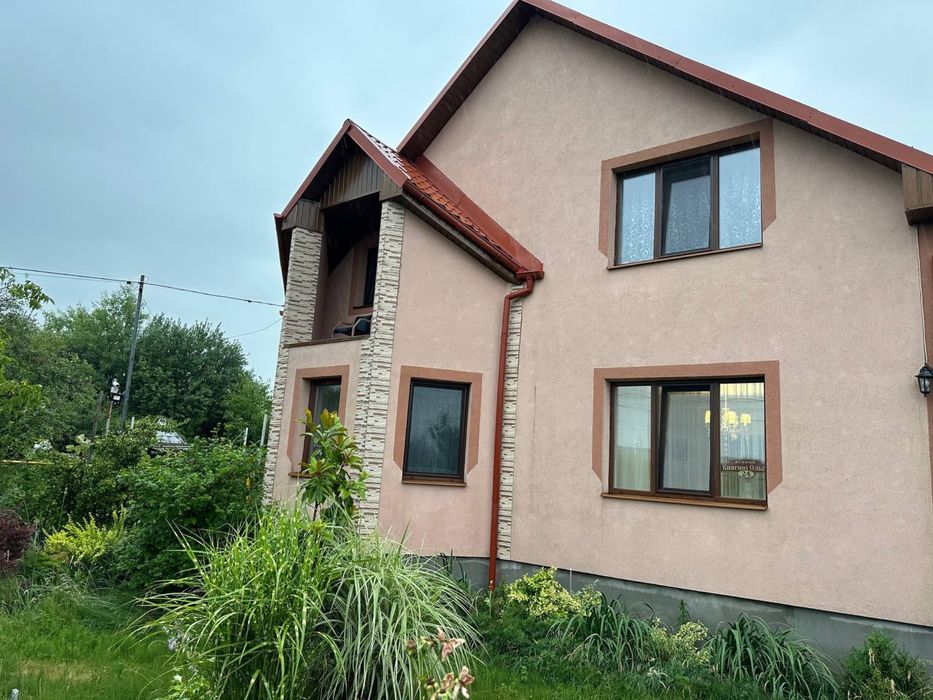 Продам Будинок 180 квадратів ( 5 кімнат)  і ділянкою 8 соток