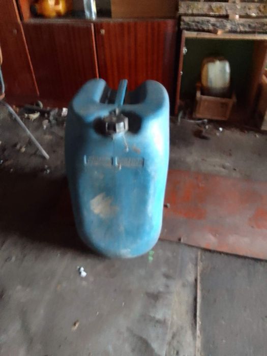 Канистры продам)))