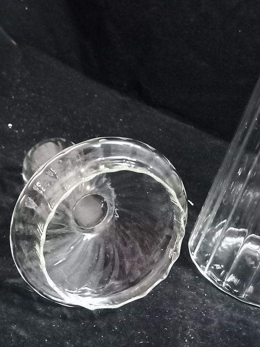 Bomboneira antiga em cristal muito fino