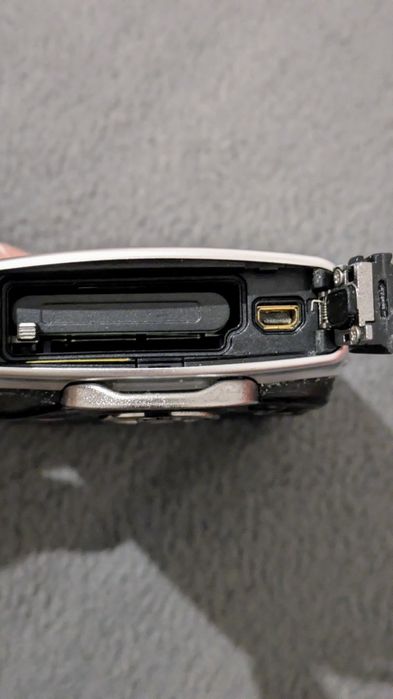 Tem que vir aqui. É um local público.