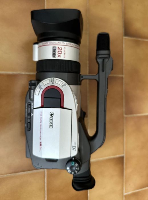 Canon DM-XM1 Professional Mini DV Camcorder