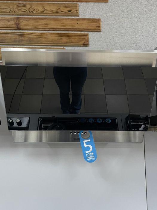 Вбудована духовка, витяжка і поверхня