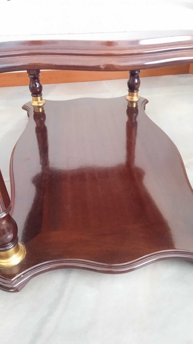 Mesa de sala em mogno e tampo em pedra