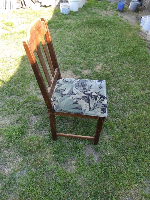 Krzesła antyki z niebieskim obiciem